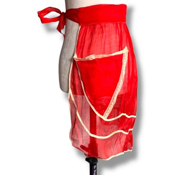Vintage 1950s Red Sheer Half Apron White Lace Trim Tie Back Retro Housewife - Picture 11 of 13